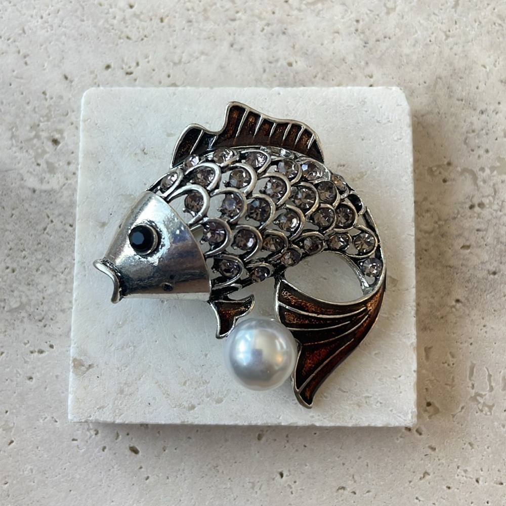 ANTHROPOLOGIE fish 🐠🦐 🐚 Brooch